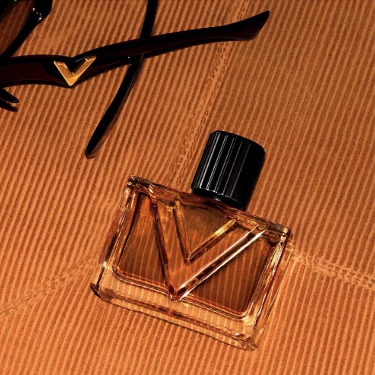 VALENTINO Vendetta Uomo Eau de Parfum, 3 oz. - Imagen 3